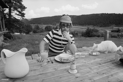 English pop singer Elton John at Caribou Ranch for the recording of his tenth album ‘Rock of The Westies’, Colorado, USA, 1974.
Caribou Ranch was a recording studio built in the Rocky Mountains by Grammy award-winning musician and producer James William Guercio in 1972.
