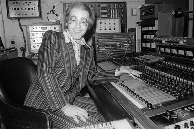 Elton_John_Studio.jpg