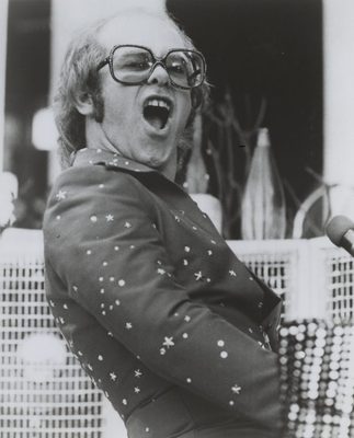 14415793_DATEBOOK_eltonjohn-828x1024.jpg