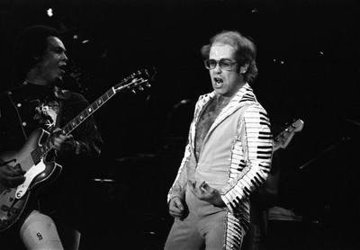 elton-70-117.jpg