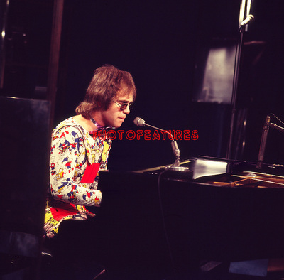 elton-john-70-032a.jpg