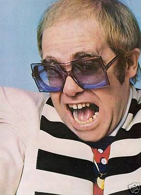 ELTON-JOHN-1976-Face-Shot-PROMO-PHOTO-AD.jpg