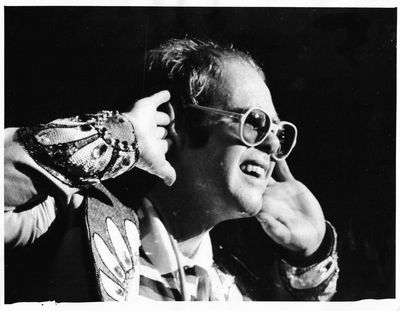 1975-Original-Vintage-Press-photograph-ELTON-JOHN.jpg