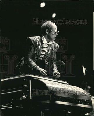 1976-Press-Photo-Singer-Elton-John-during-his.jpg