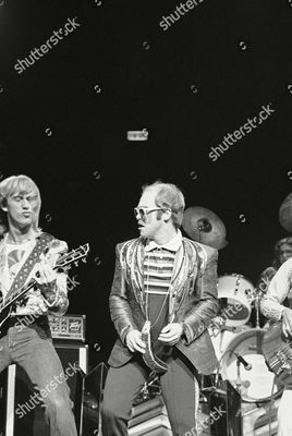 elton-john-1976-new-york-usa-shutterstock-editorial-6593824b.jpg