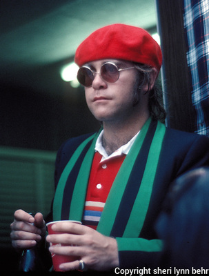 behr-EltonJohn-1977-01-026.jpg