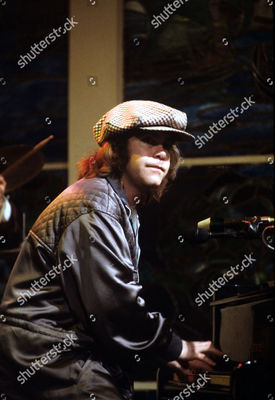 to-russia-with-elton-tv-programme-moscow-russia-1979-shutterstock-editorial-4564838aj.jpg