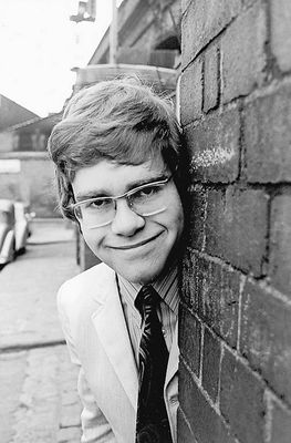 UNITED KINGDOM - JANUARY 22: Photo of Elton JOHN; First photo session - on Hampstead Heath (Photo by Val Wilmer/Redferns)
